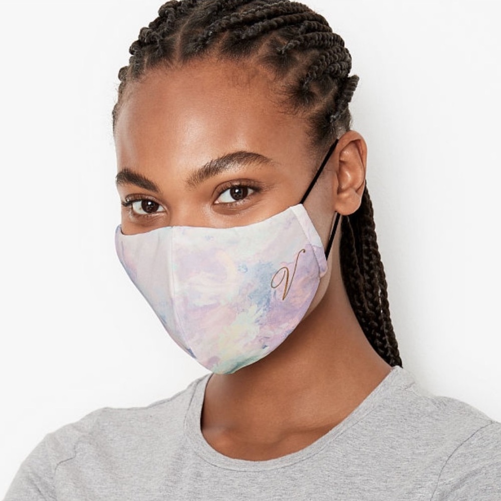 VICTORIA'S SECRET Reusable
Face Mask